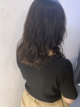 コフィー バイ メルト 吉祥寺(cofy by melt) 【三ツ井純】20代30代大人可愛いコテ巻き風パーマダークアッシュ