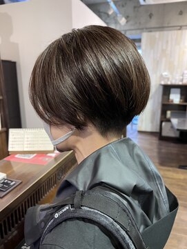 アクティフ(actif) 20代30代40代黒髪前下がりショート刈り上げ女子