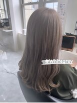 エフ(F)&nbsp;White×Grey