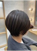 直毛さんもカットで収まり良く！モテ耳かけショート