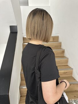 ヨーク(YOKE) YOKE 切りっぱなしボブ大人ボブミルクティーベージュハイトーン
