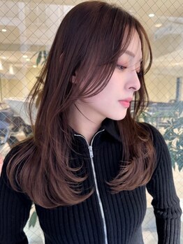 ジル ブラン 福岡(JIL BLAN)の写真/顔周りのレイヤーカットで絶妙なニュアンスを叶えます♪動きのあるカットで小顔に魅せつつ垢抜けた印象に！