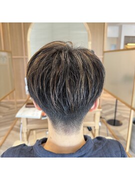 エムコレクション 丸亀店 刈り上げショート×ハイライト