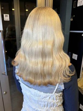 インク サカエ(inq sakae) ブロンドカラー/ホワイトベージュ/ロングウェーブ