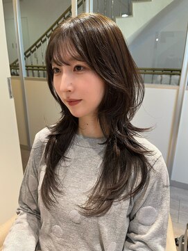 アム(amu) ハッシュカット/くびれレイヤー/オリーブベージュ