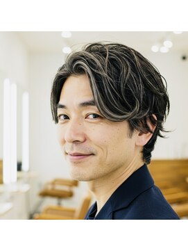 クート 東川口(ku-to) 白髪ぼかしハイライト×メンズ×センターパート×東川口