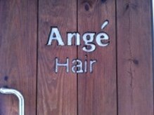 アージュヘアー(Ange Hair)の雰囲気（ウッド調のあたたかみのある店内だから、居心地の良さ満点♪）