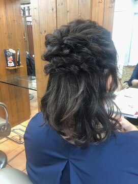 エクリボンヌ(equri bonne) ふんわりハーフアップ