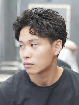 ノーエン(noen) センターパートメンズマッシュパーマニュアンスパーマ刈り上げ