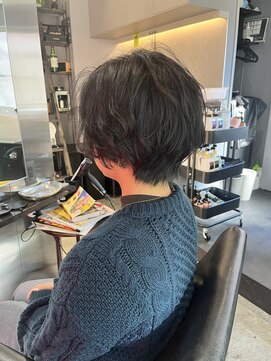 緩めなパーマのショートボブ