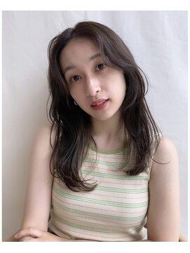 ローウェ 表参道(Louwe) ぷつっとミディアムヘア / ベージュカラー