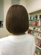 美容室 セラヴィ アッシュカラーのボブスタイル