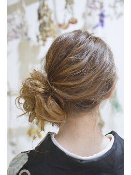ヘアーデザイン キーピース(Hair design Key Piece) サイドアップスタイル