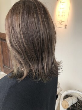 フランジェッタヘアー(Frangetta hair) 伸ばしかけヘアさんのハイライトカラー