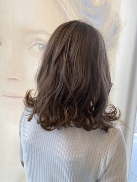 コワファースト 大分(COIFF1RST) シルバーベージュ