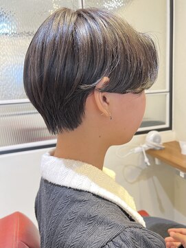 ニルス(nils) 前髪長めショート