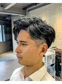 ツーブロフェード七三フェザーアップバング