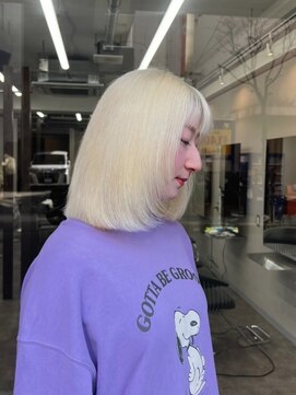 エミーバイモアムー(Emmie byMoremuu) ブロンドカラー