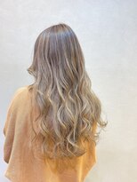 ニューカマー バイ ヘッドライト シブヤ(NEW COMER by HEADLIGHT shibuya)&nbsp;ミルクティーベージュ×ロングスタイル