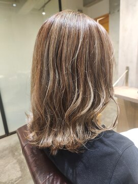 ミエル ヘア 新宿(miel hair) 細めハイライトカラー 白髪ぼかしもおすすめ!【新宿】