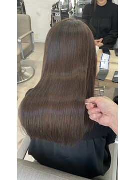 エラ(Ella) 髪質改善×オリーブベージュで品のある艶髪に