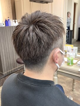 アルターリール(aL ter Rire) MEN’S HAIR/サーフカール/刈り上げセンターパート/中村