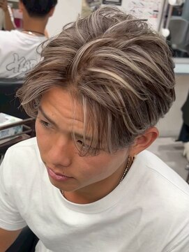 メンズサロン キング 心斎橋店(Men’s salon K!ng) フェザーショートアップバングセンターパートメンズハイライト