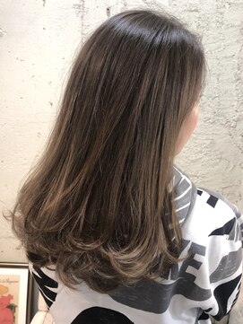 ペネロープ(Penelope) ハイライト/バレイヤージュ/グラデーション 担当 夕島