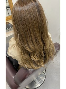 ホワイトストーン WHITE STONE 熊本グラデーションカラーベージュカラー20代ヘアスタイル