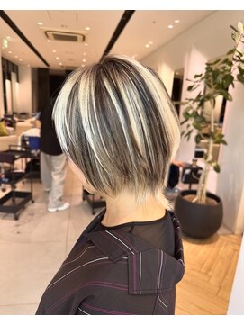 ステア ケース(stair case) チャンキーなハイライトローライト　50代　白髪