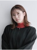 大人かわいいミディアムヘアとピンクブラウンカラー