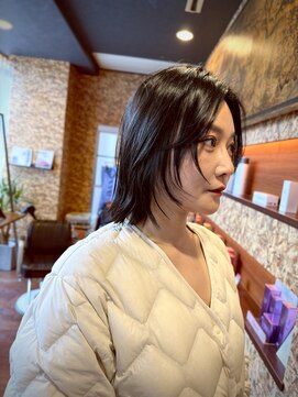 チヴォリ(CIVOLI) 顔周りレイヤーボブ×ブルーブラック