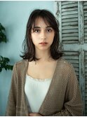 濡れ感が可愛い切りっぱなしミディアム×アッシュオリーブ