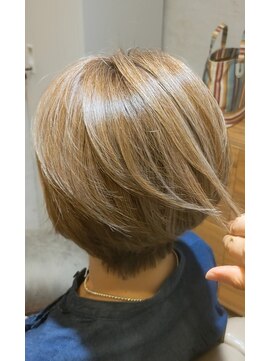 シー 豊川店(She) 白髪ぼかしショート/30代/40代/50代