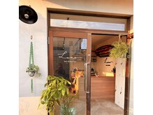 ルノ(Luno)の雰囲気（店舗入り口です。日中は陽当たりと風通しが良く気持ち良いです。）