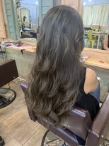 アトレ コウベ(Attrait KOBE)&nbsp;波巻き～グレージュ×ロングヘア