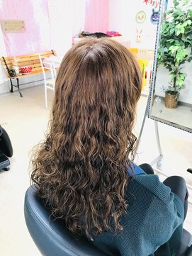 あかね美容室 田上店 くっきりカールのロングレイヤースタイル