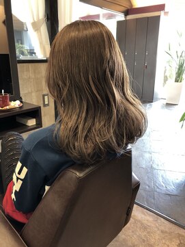 ナトゥーラ 岐阜(Natura) 赤味除去アッシュベージュ