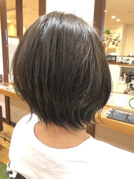 ジッカジッカ(Jicca Zicca) 前下がりショート/アッシュカラー