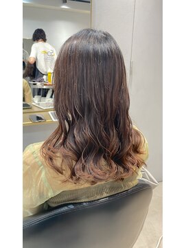 アークプラス(arc+) コテ巻き風大きめカールのデジタルパーマ