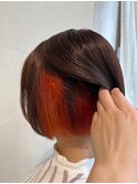 インナーカラーオレンジで仕上げたボブスタイル