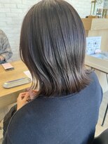 カナリーバイマカロア(CANARY by Makaloa) 切りっぱなしボブ　オリーブ系