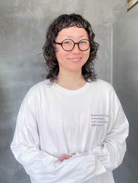 テトヘアー(teto hair) ウルフ　ミディアムウルフ　オン眉　個性的　個性派　くるくる