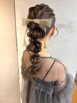 高めの玉ねぎポニーふわるわヘアセット渋谷宮益坂mutsuki