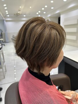 アッシュ 青葉台店(Ash) ハイライトカラーとショートカット