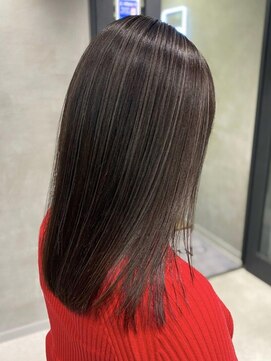 シャルムバイケンジ(Charm.by KENJE) デザインカラーバレイヤージュ細めハイライト白髪ぼかし東京銀座