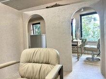 ローカス 花小金井西店(LOCUS)の雰囲気（★スタッフ募集中★自然光入る心地良いスタイリッシュ半個室空間）