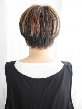 ヘアメイク ナル(hair make nalu) 作り込まない2トーンナチュラルショートスタイル