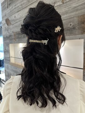 アイヴィー(IVY) 結婚式お呼ばれヘア！ハーフアップアレンジ【肥田亜沙美】