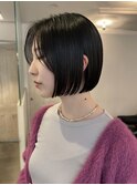 流し前髪の黒髪ボブ